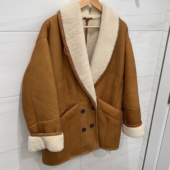 Frame | RARE NWT Cocoon Shearling Coat seen on Giselle Bundchen and Olivia Munn - Picture 4 of 12